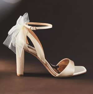 ▫️NIB Badgley Mischka 'Kim' Mesh Bow Block Heel Shoe, Size 8